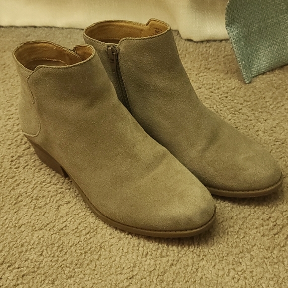 Size 7 ankle cut booties